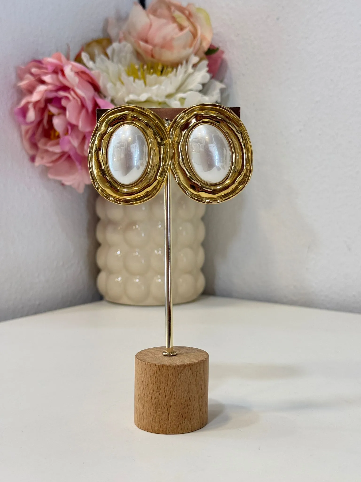 Pendientes Ovalados Dorados con Efecto Nácar