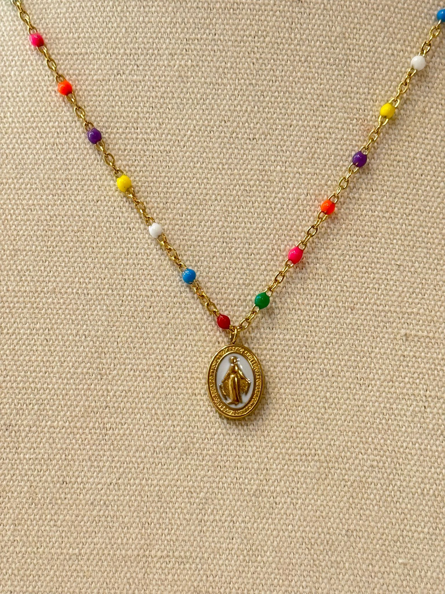 Collar Virgen Milagrosa Colorinchi - Imagen 2